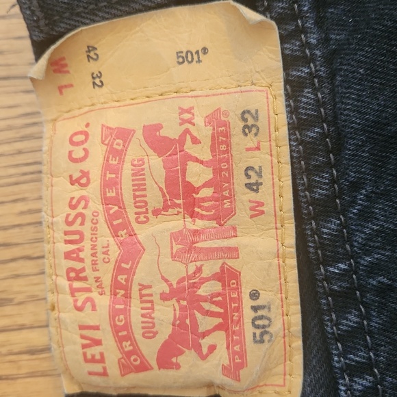 Levi's Men 501 Original Fit Straight Leg Button Fly Black Wash Jeans 42X32 - Picture 4 of 7